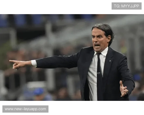 国米斯莫林关键解围守住比分，展现铁血防线的坚韧力量