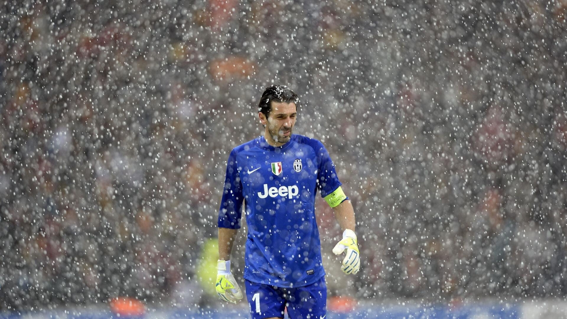 乐鱼app-五大联赛是否鼓励中卫持球前插制造中场压力释放，五大联赛最强中场